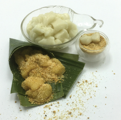 Muah Chee with Grated Peanut & Sugar condiment